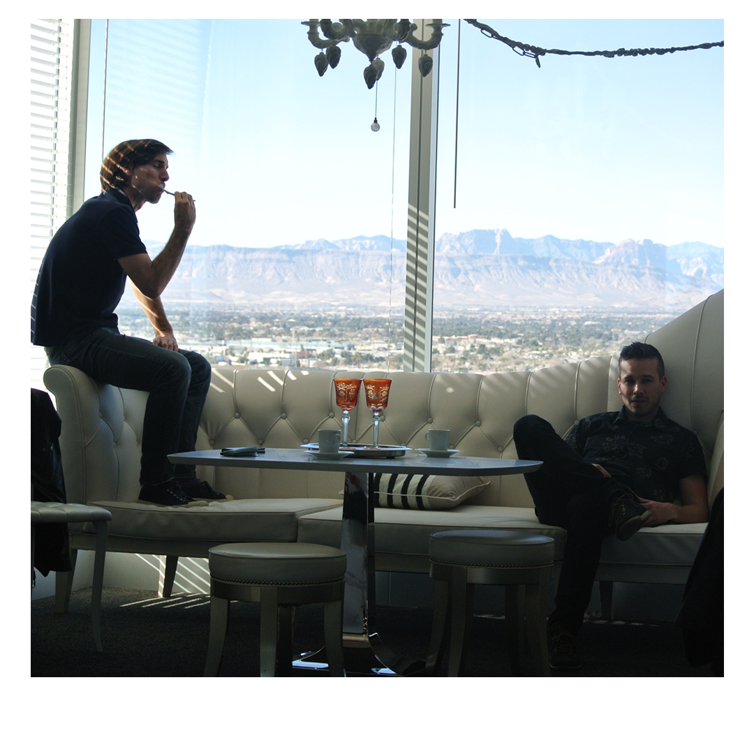 LA roadtrip vegas couch2
